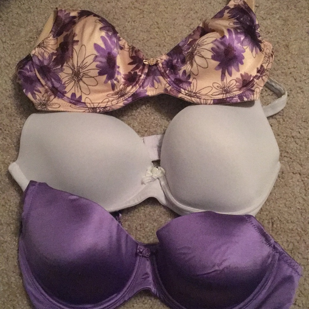 Victoria’s Secret—4 Bras size 36c